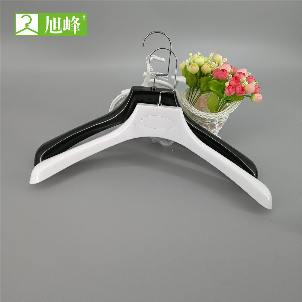 Chinese Factory Retail Coat Plastic Hangers with Custom Logo