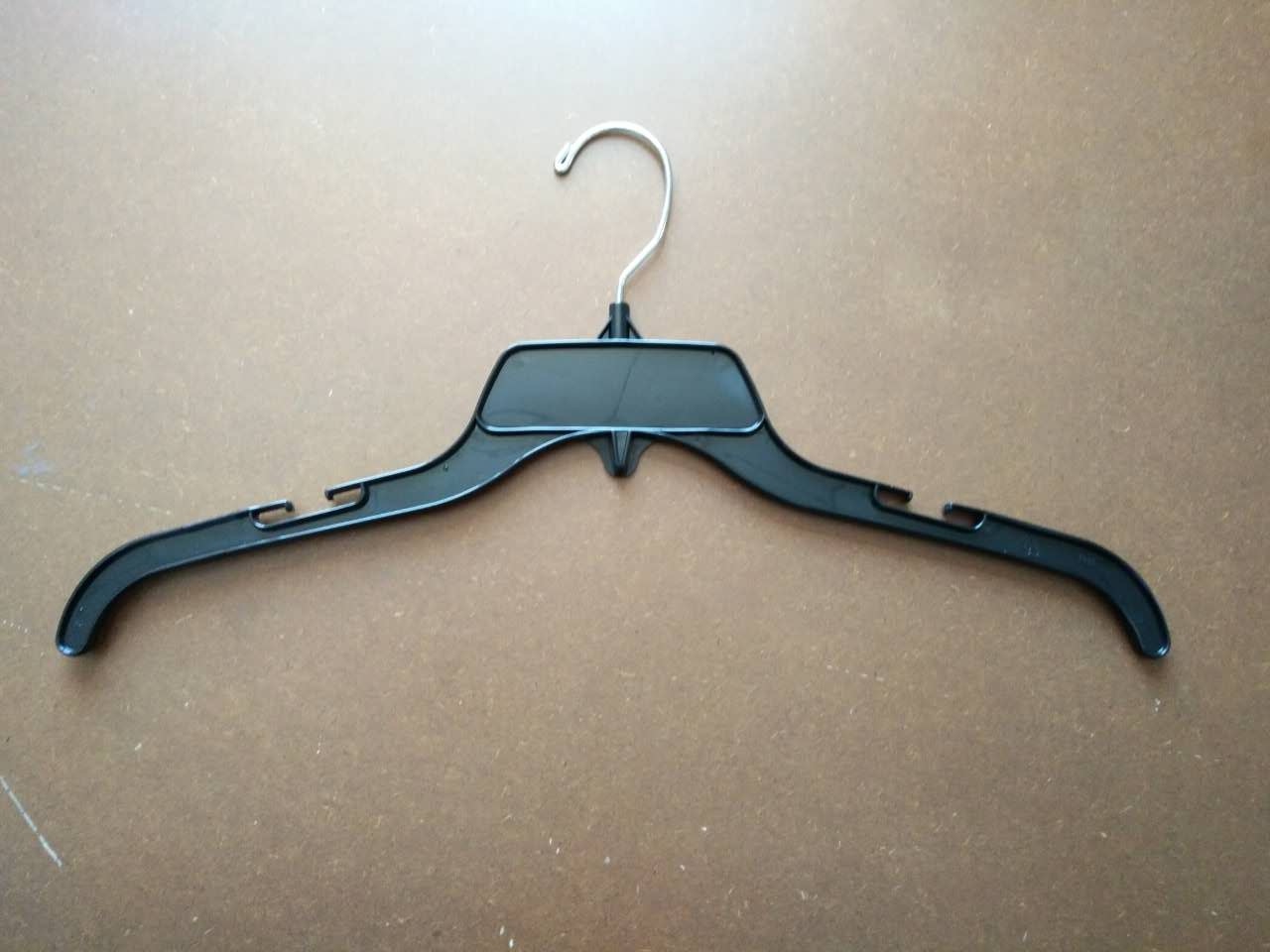 Hot Sale Durable Black 484 Plastic Hanger Custom