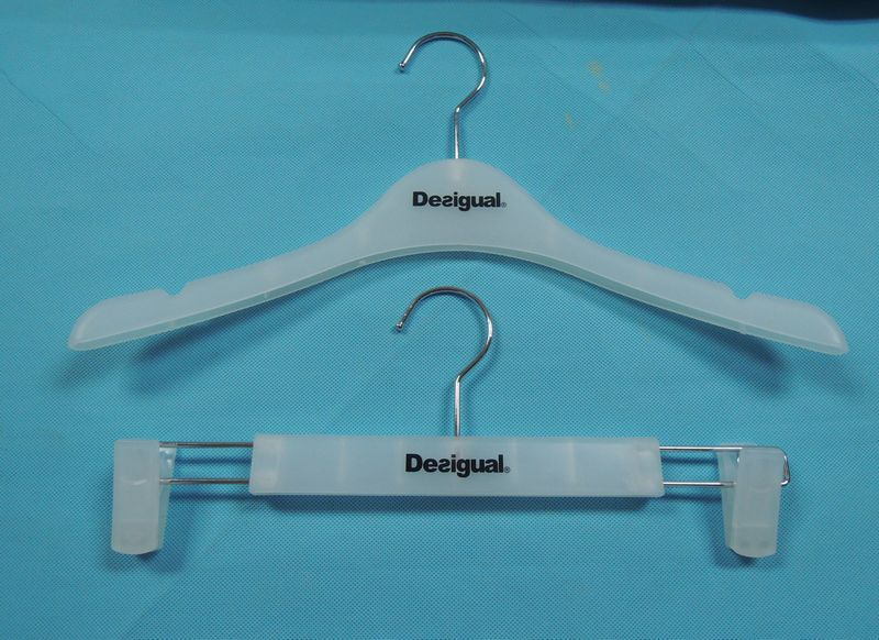 Brand Personalized Adults Top Clothes Non Slip Plastic Hanger