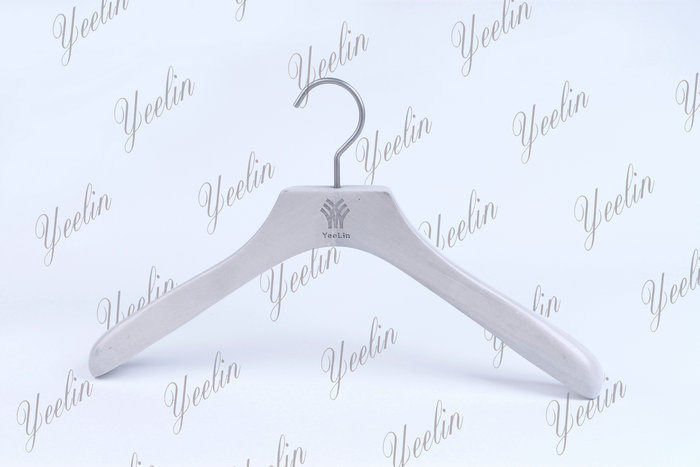 2015 Guangxi Customize Luxury Wood Hangers (YLWD84025W-NTL4)