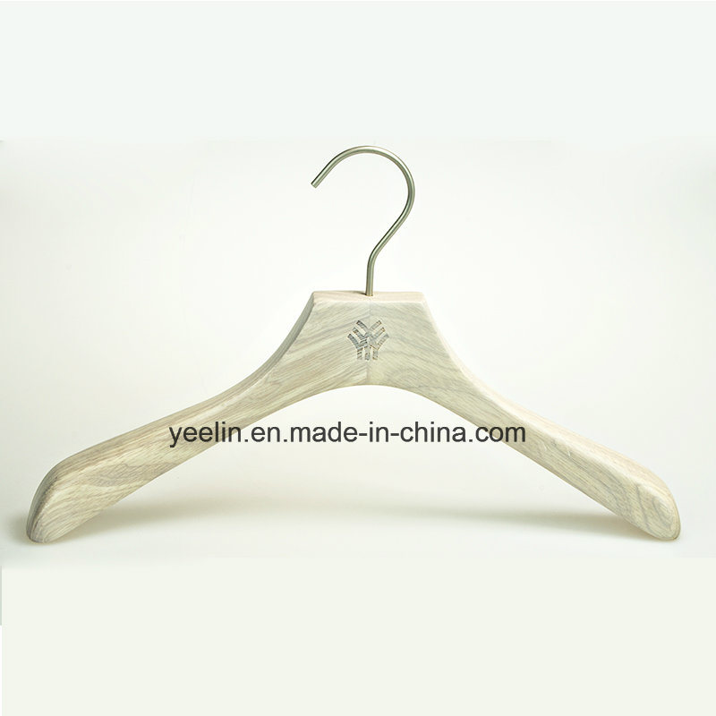 2016 New Touch High-End Vintage Unique Chrome Hook Wooden Clothes Hanger (YL-yw09)