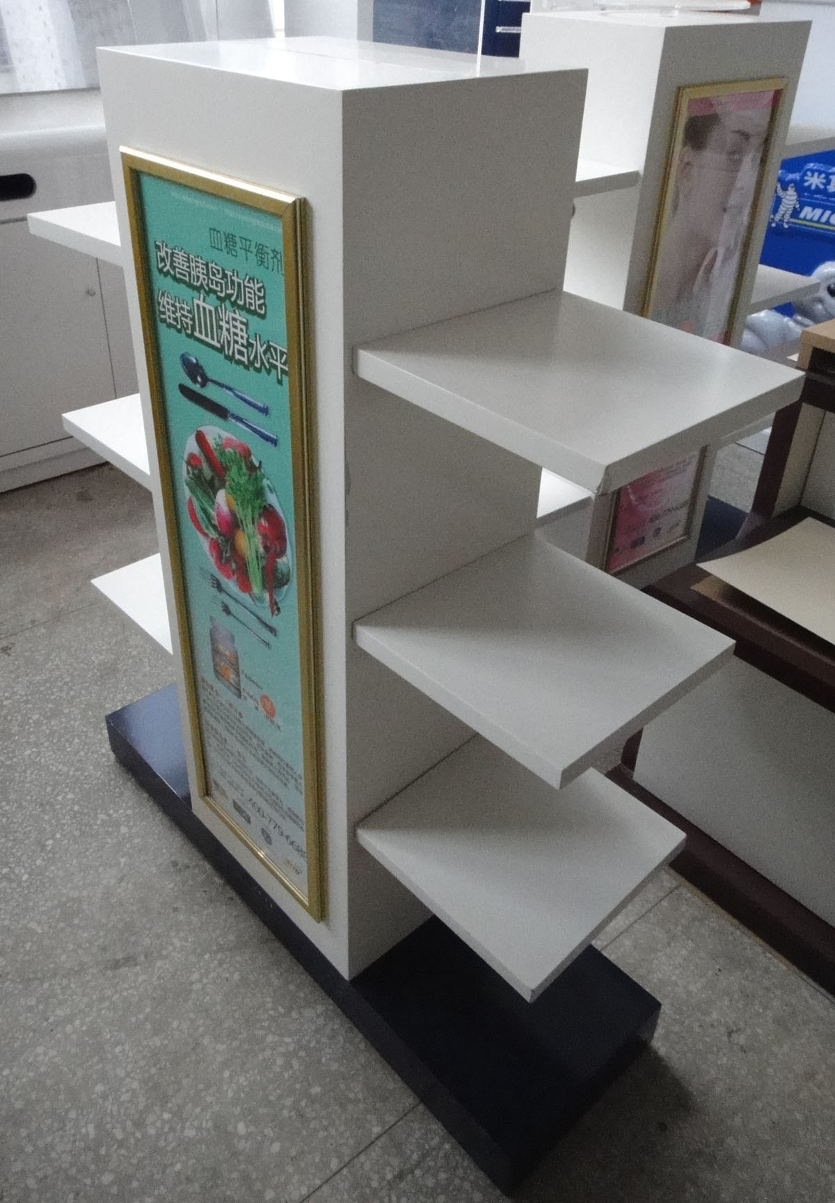 SGS ISO MDF Wooden Retail Display Rack