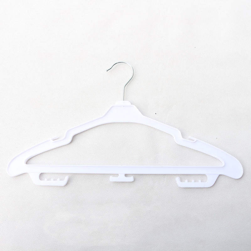 Manufacturing Plastic Clothes Hanger for Supermarket