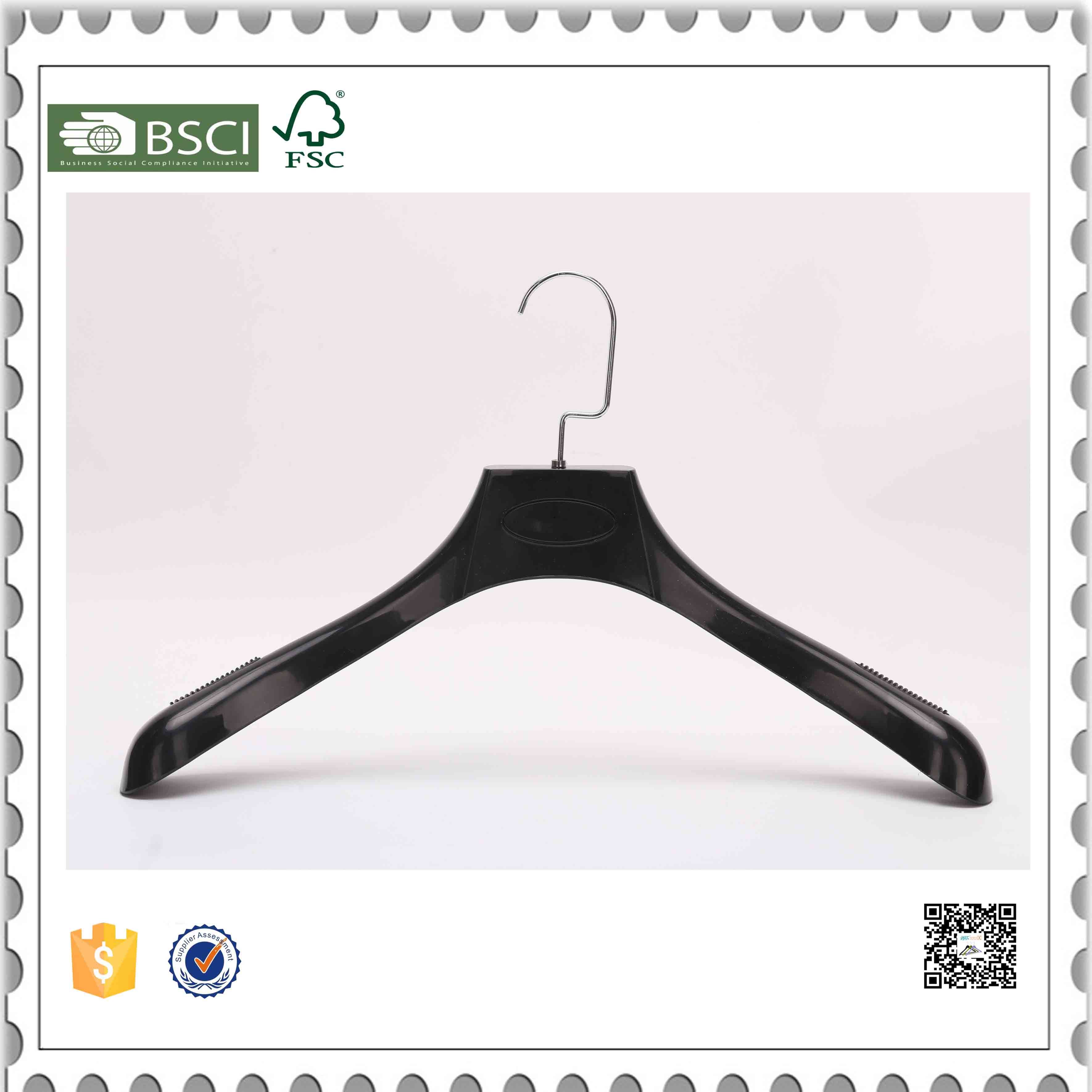 Garment Usage Black Plastic Clothes Hangers, Gold Plastic Hanger