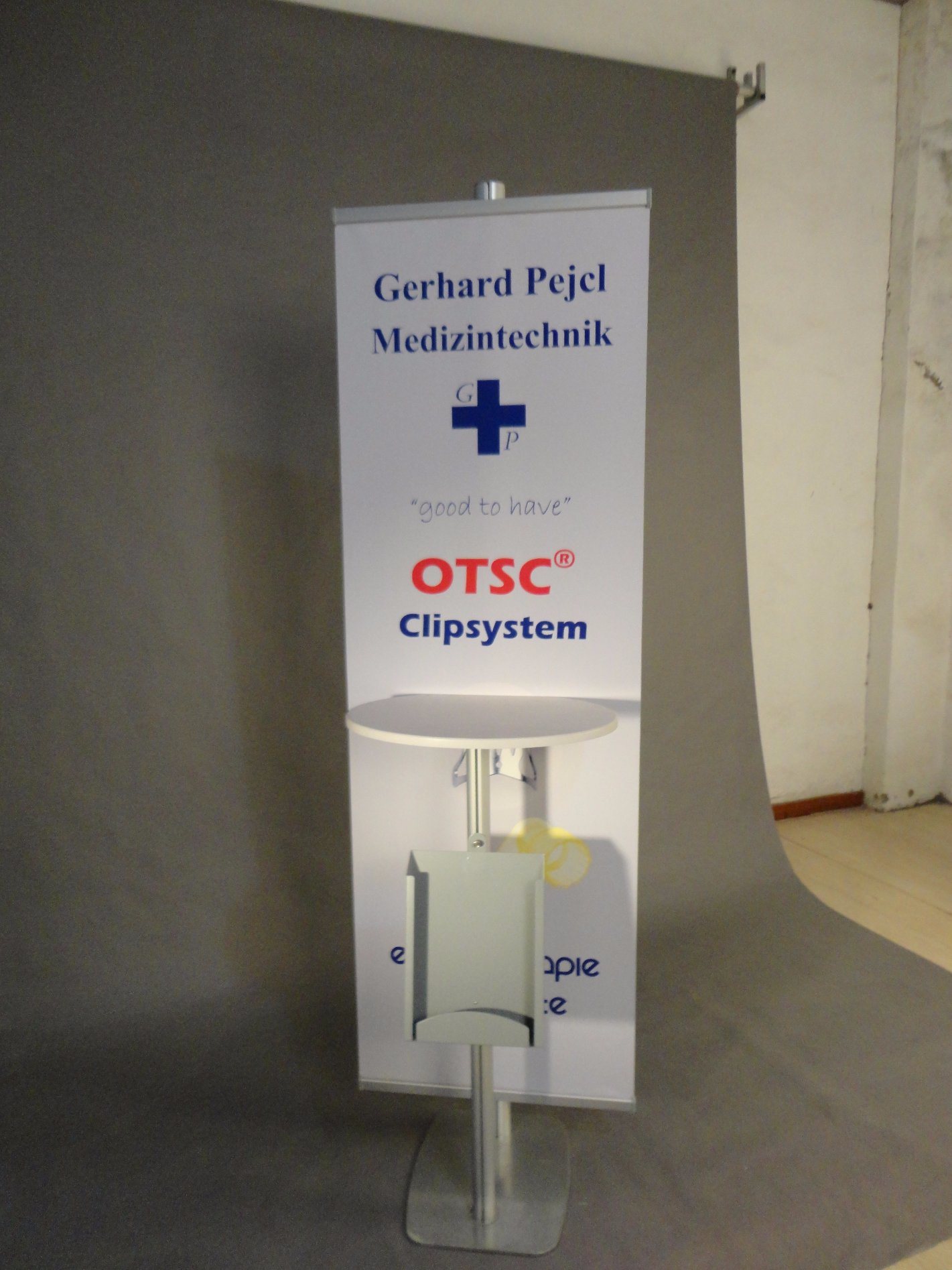 Customized Aluminum Hanging Banner Stand with Brochure