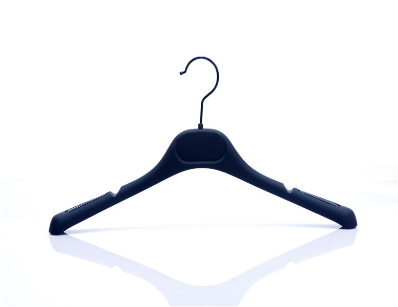 High-Grade Wide Shoulder Rubber Coated Plastic Hanger for Sale