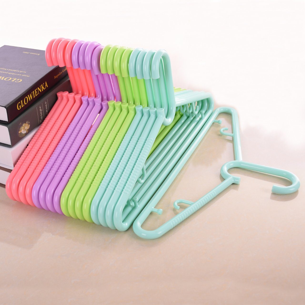 Wholesale Prices Colorful Plastic Hanger with Hooks