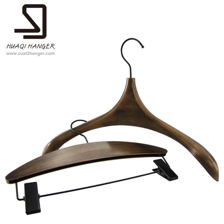 Plastic Clothing Hangers