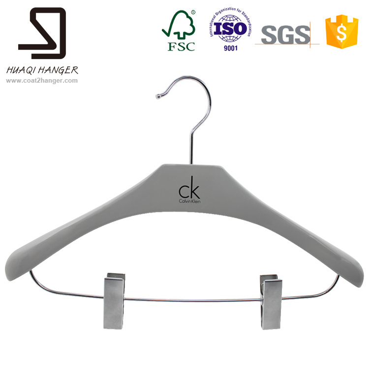 Huaqi Fashion Luxury Grey Color Wooden Suit Hangers for Display