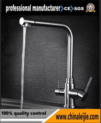 China Manufacturer European 3 Way Stainless Steel Kitchen Faucet