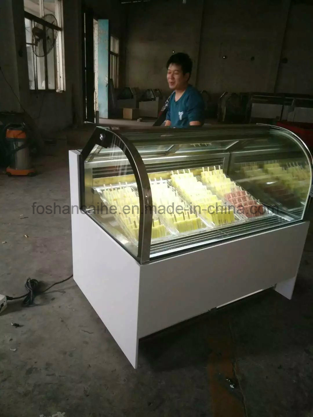 Curved Glass Gelato Showcase with LED Light in Stock