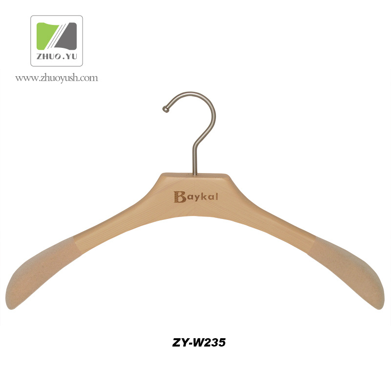 Hanger Factory in China Manufacturing Wooden Garment Hangers