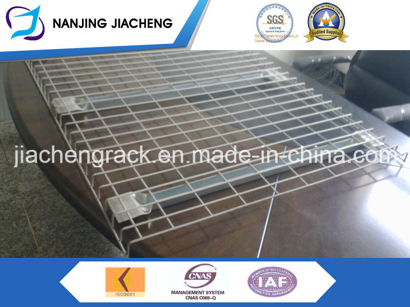 Inverted Flared Wire Mesh Panel with Waterfall