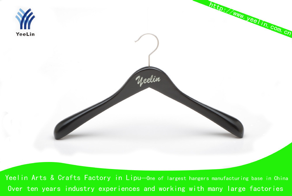 Wholesale Wooden Coat Hanger with Shiny Chrome Hook (YLWD283W-BLK1)