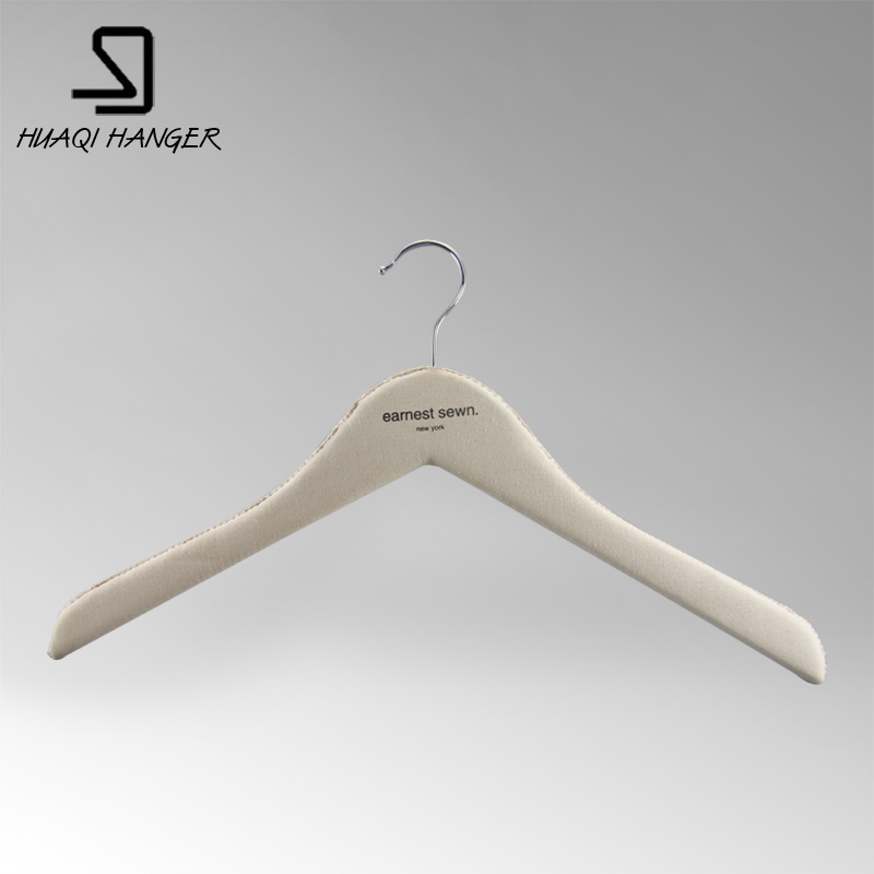 /proimages/2f0j00bSaQRTYyhOkw/wooden-clothes-hanger-wrapped-with-fabric.jpg