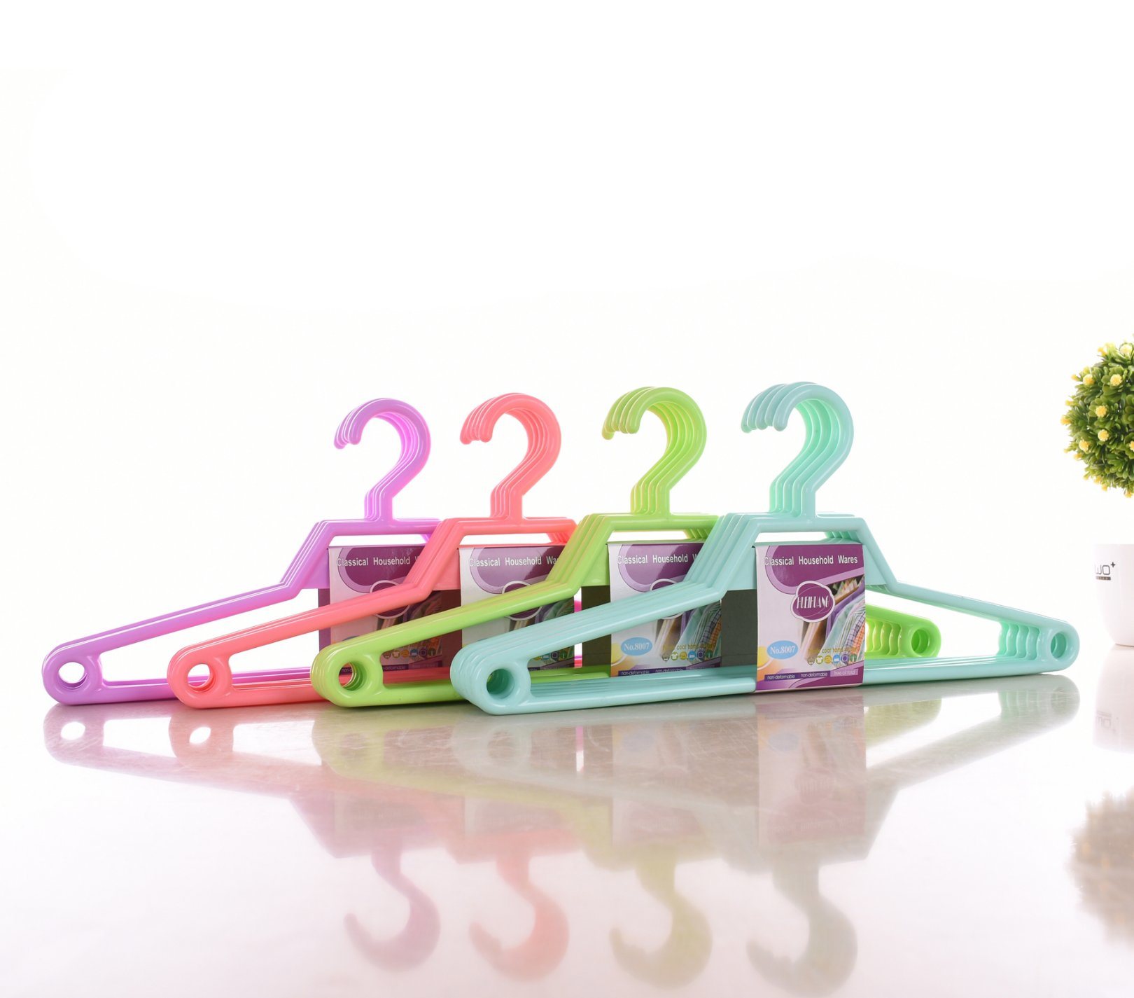 Hot Selling Belt Garment Colorful Plastic Hanger for Wholesale