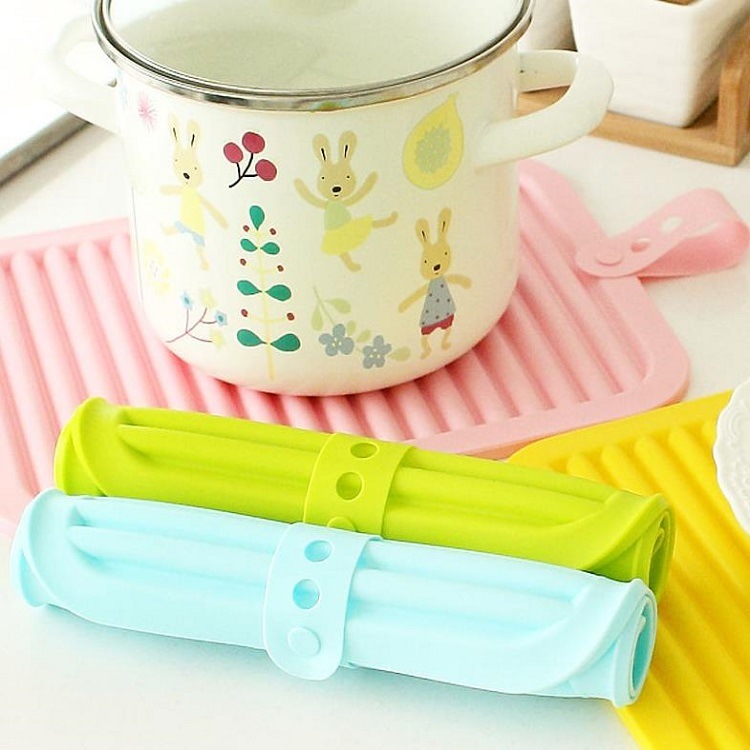 Non-Slip Kitchen Use Silicone Heat Resistant Foldable Portable Mat