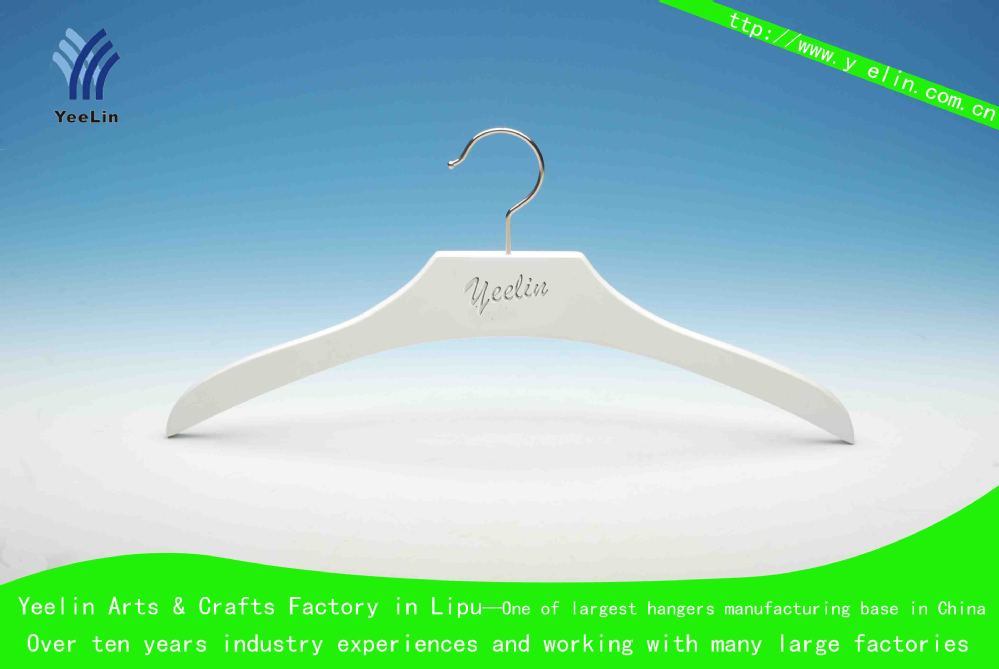 2015 Guangxi Cheap Price Regular or Normal Clothes Wooden Hanger (YLWD84011W-WHT1)