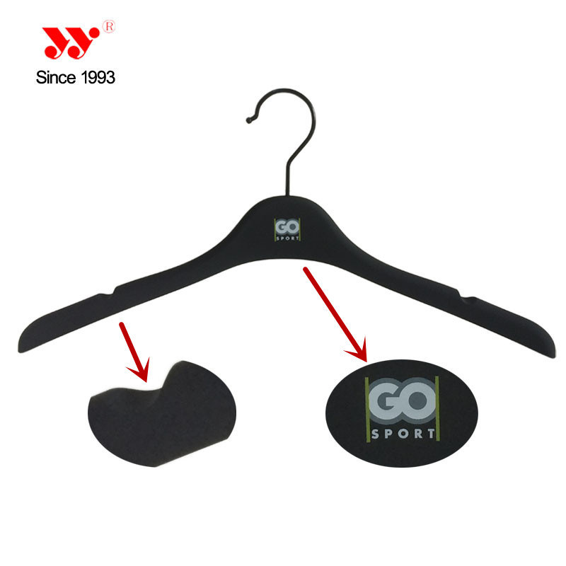 Luxury Sport Brand 17 Inch Black Rubber Plastic Hangers