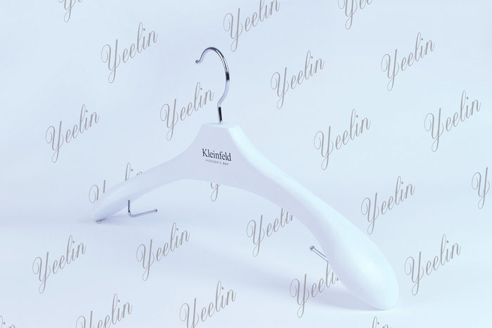 2015 Guangxi Yeelin Luxury White Clothes Wooden Hanger with L-Shape Movable Bar (YLWD84460-WHTL1) for Branded Store