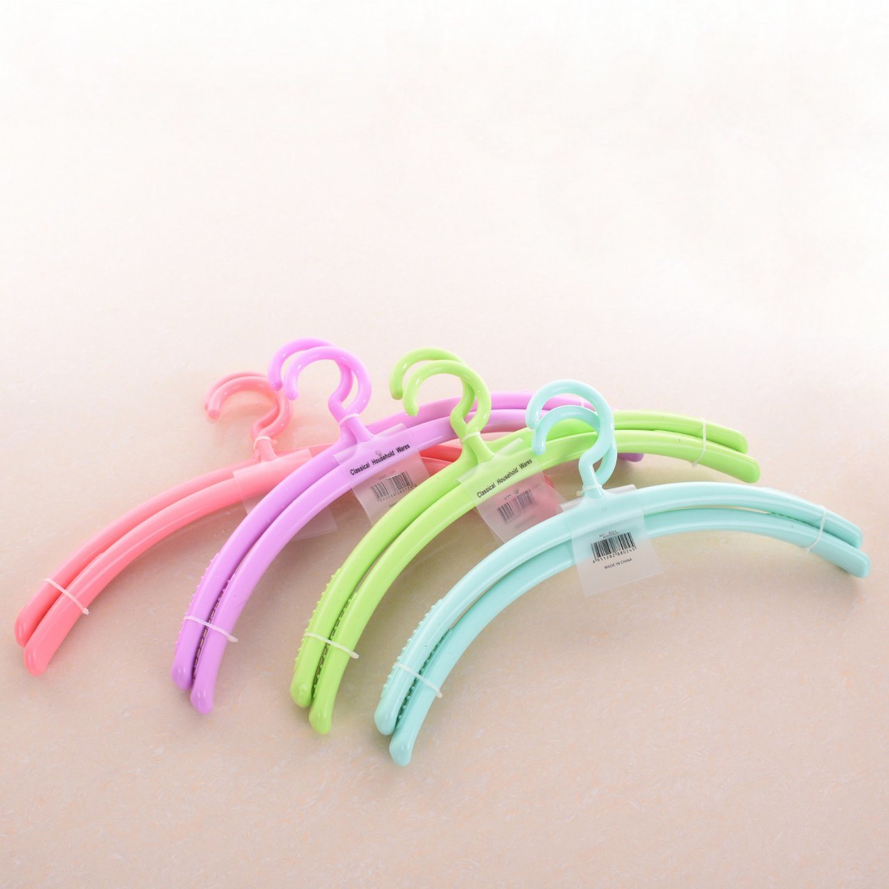 Non Slip Colorful Exquisite Suit Hanger Shoulder Coat Plastic Hanger