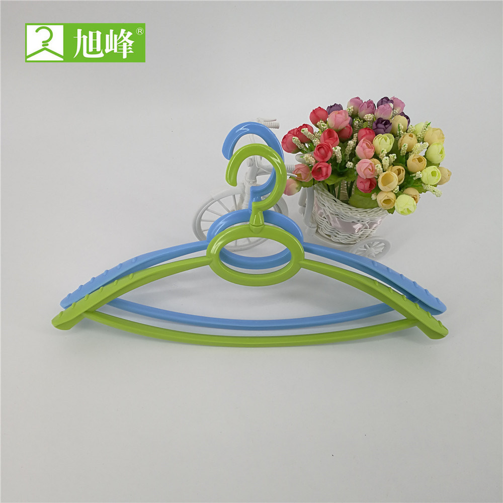 Best Standard Everyday White Plastic Hangers