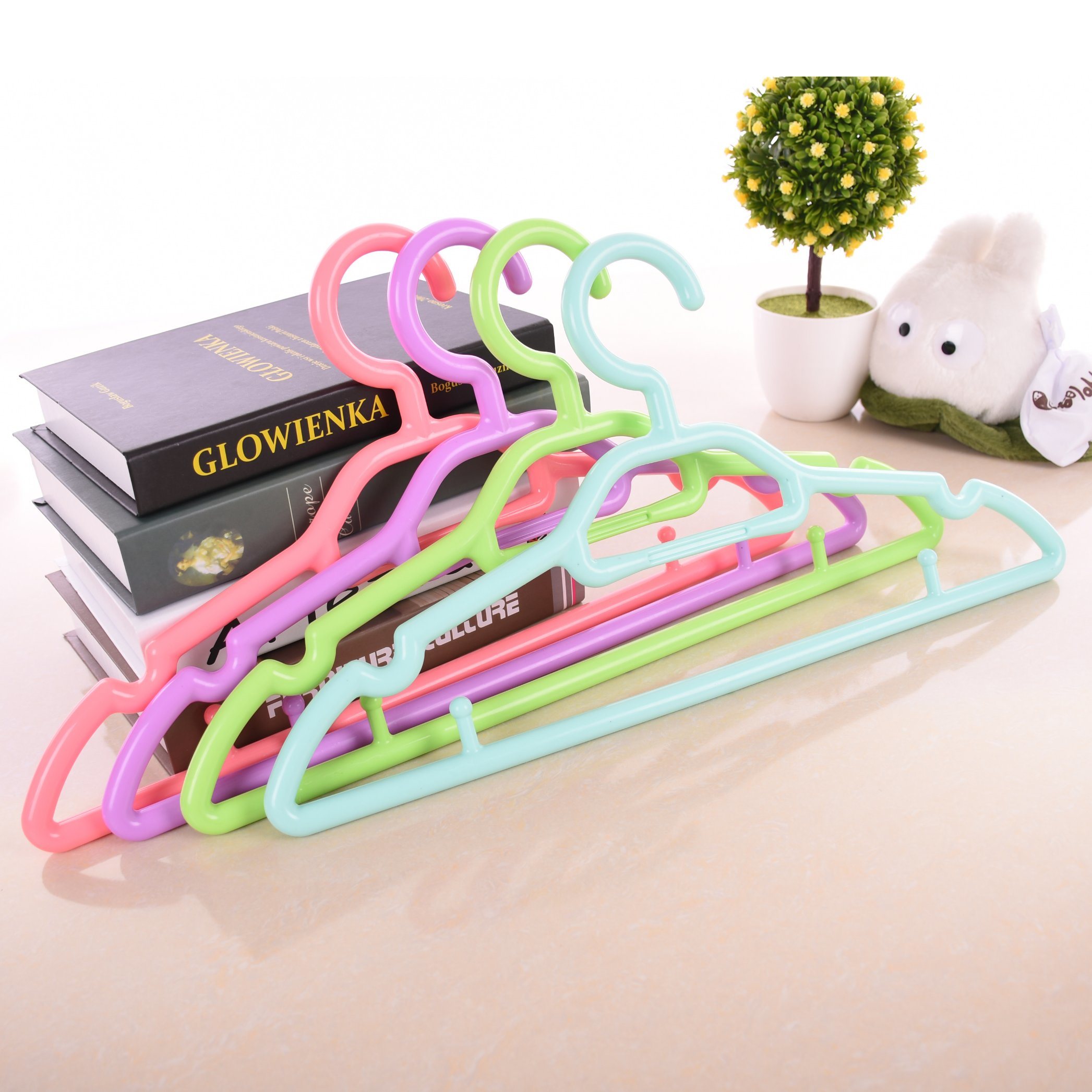 Durable Coat Heavy Clothes Plastic Hanger for Wholesale